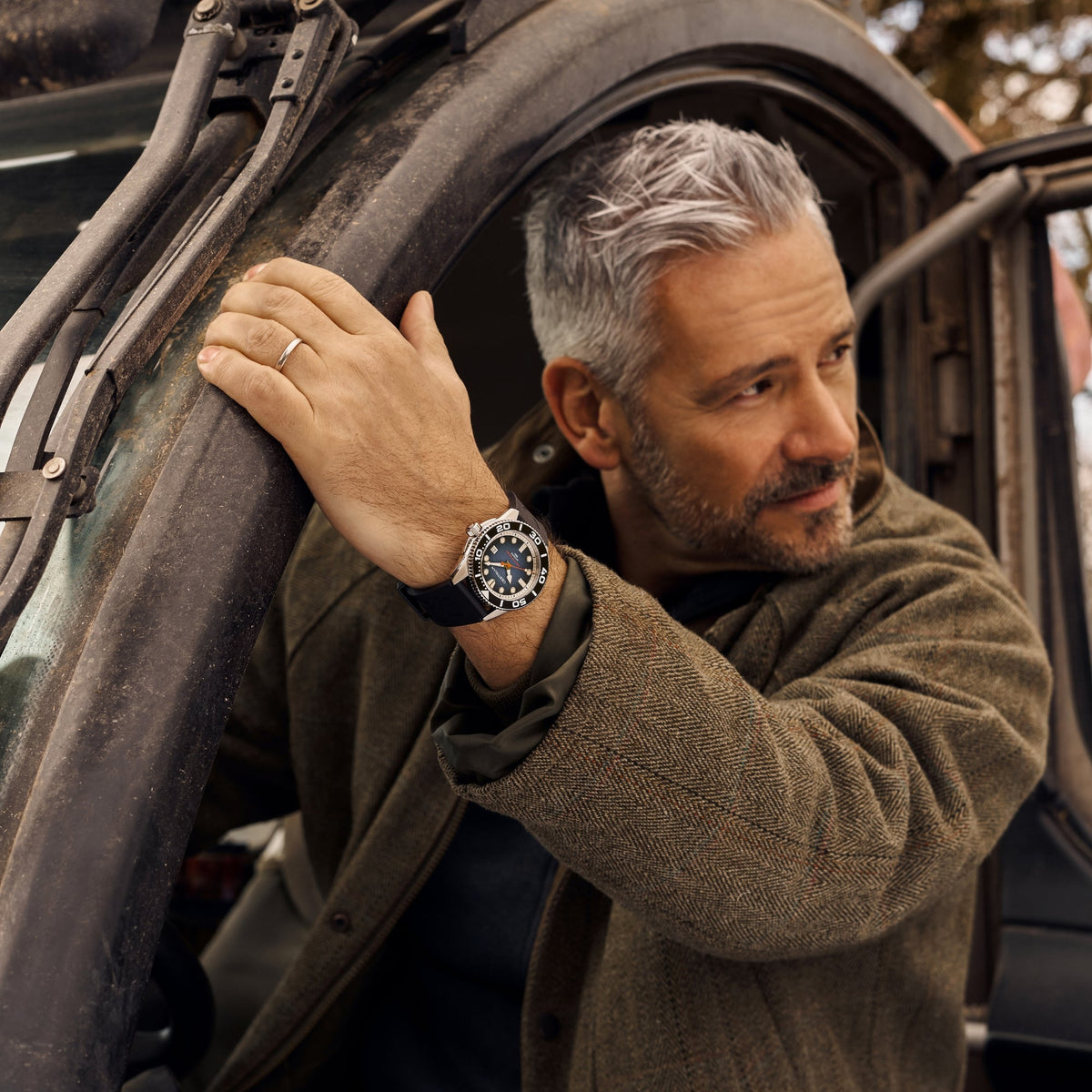 Cestrian Pro Dive Series CP-BLB002 lifestyle portrait view of watch with blue fumé dial worn on wrist inside vehicle